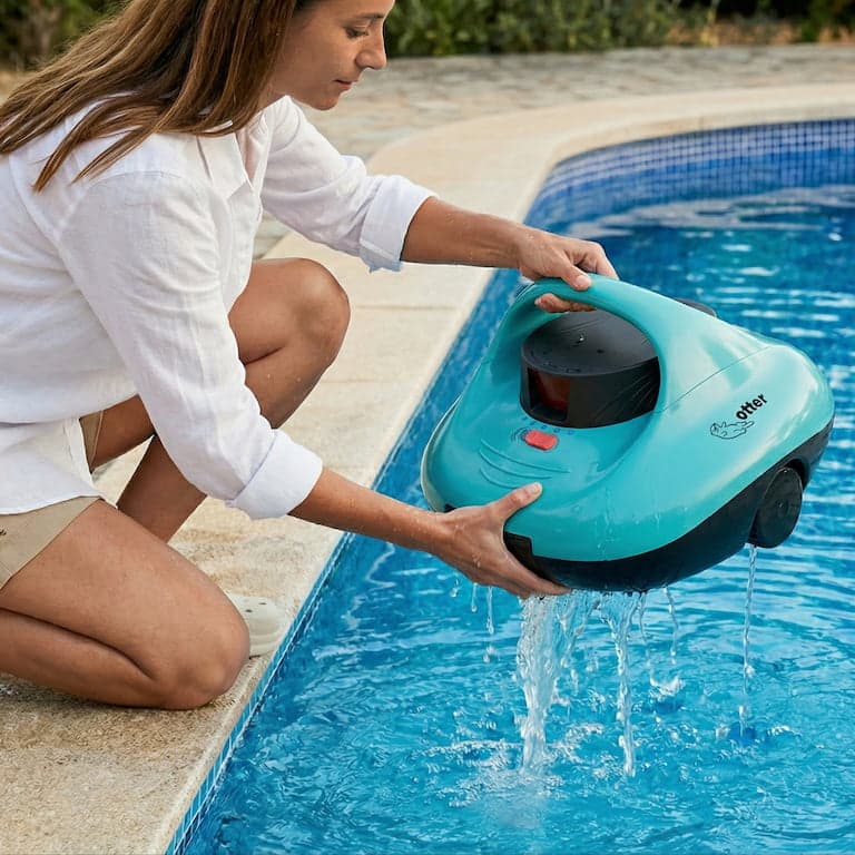 otter Havuz Temizleme Robotu 3